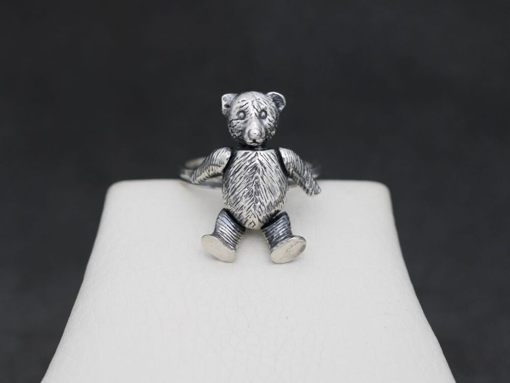 REMODELLED Articulated sterling silver teddy bear ring (Q 1/2)