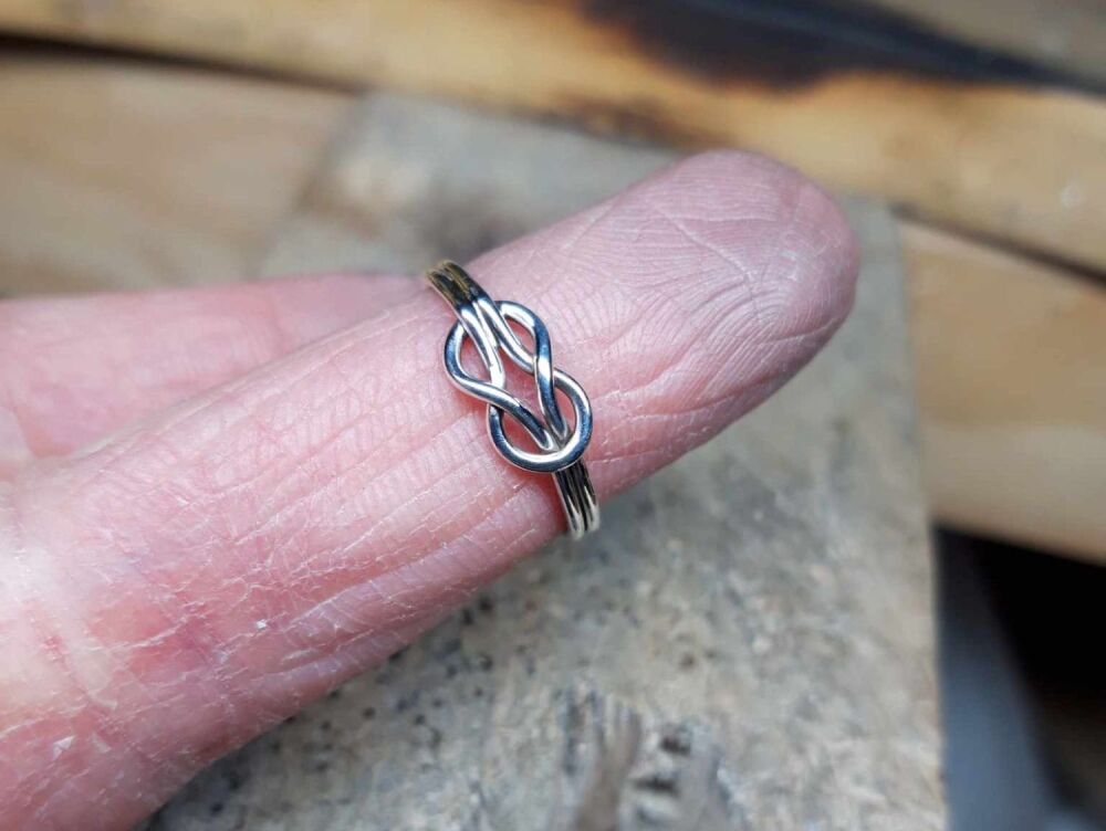 REFURBISHED Sterling silver knot ring (L)