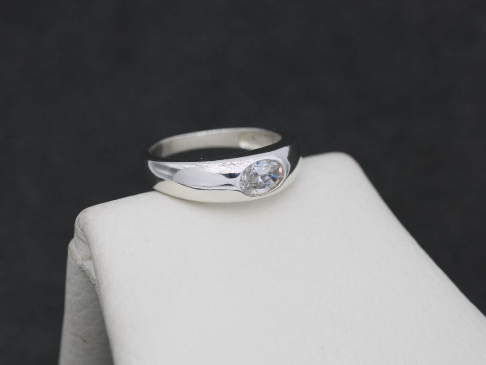 REFURBISHED Sterling silver domed ring with clear oval stone (O)