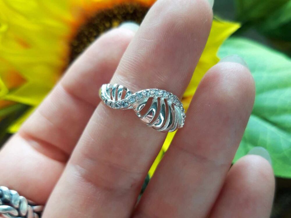 REFURBISHED Sterling silver & clear stoned wave ring (Q ½)