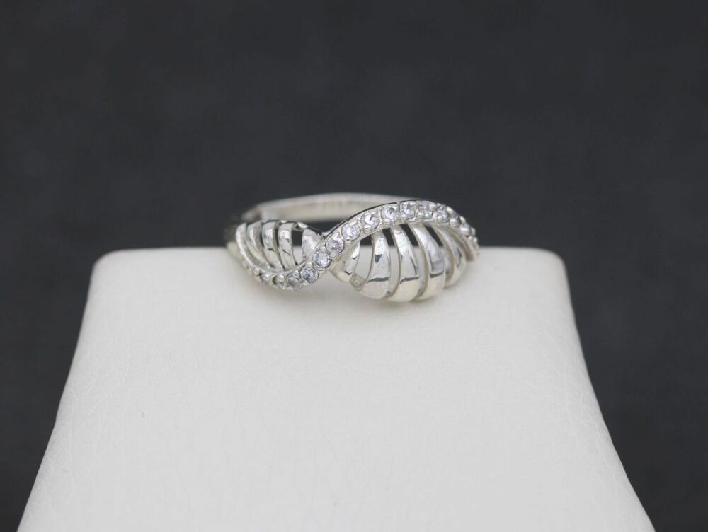 REFURBISHED Sterling silver & clear stoned wave ring (Q ½)