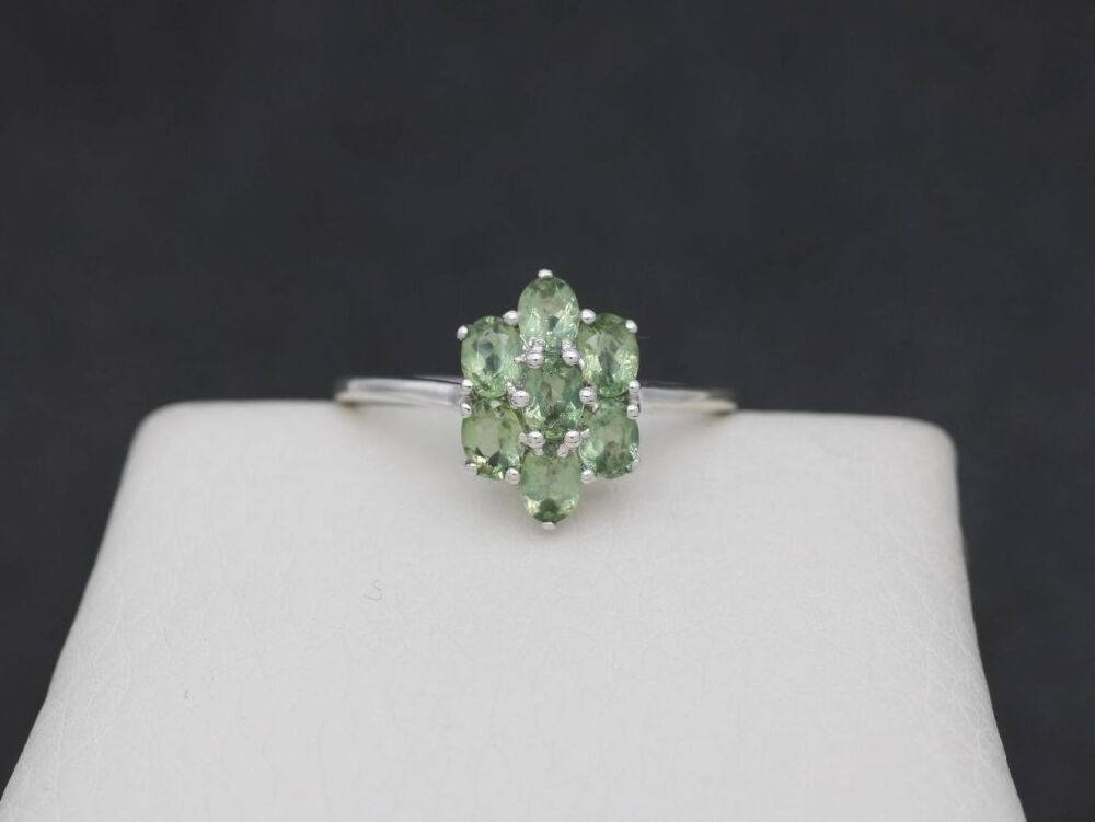 REFURBISHED Sterling silver & peridot cluster ring (O ½)