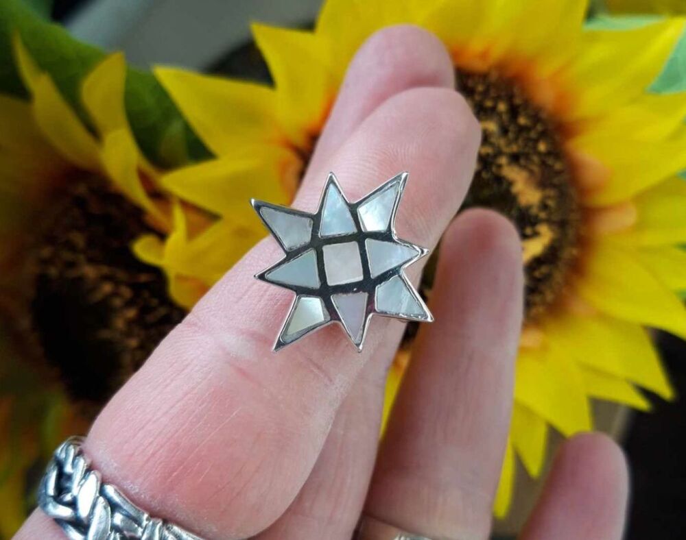 REFURBISHED Thick sterling silver & mother pearl star ring (N)