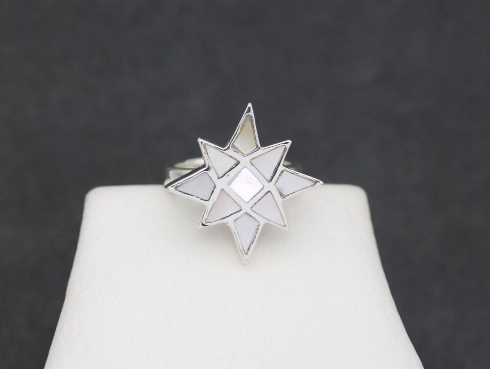 REFURBISHED Thick sterling silver & mother pearl star ring (N)