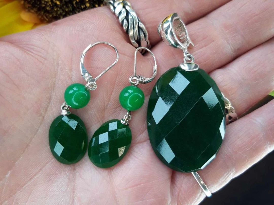 REFURBISHED Sterling silver, aventurine & jadeite pendant and earring set