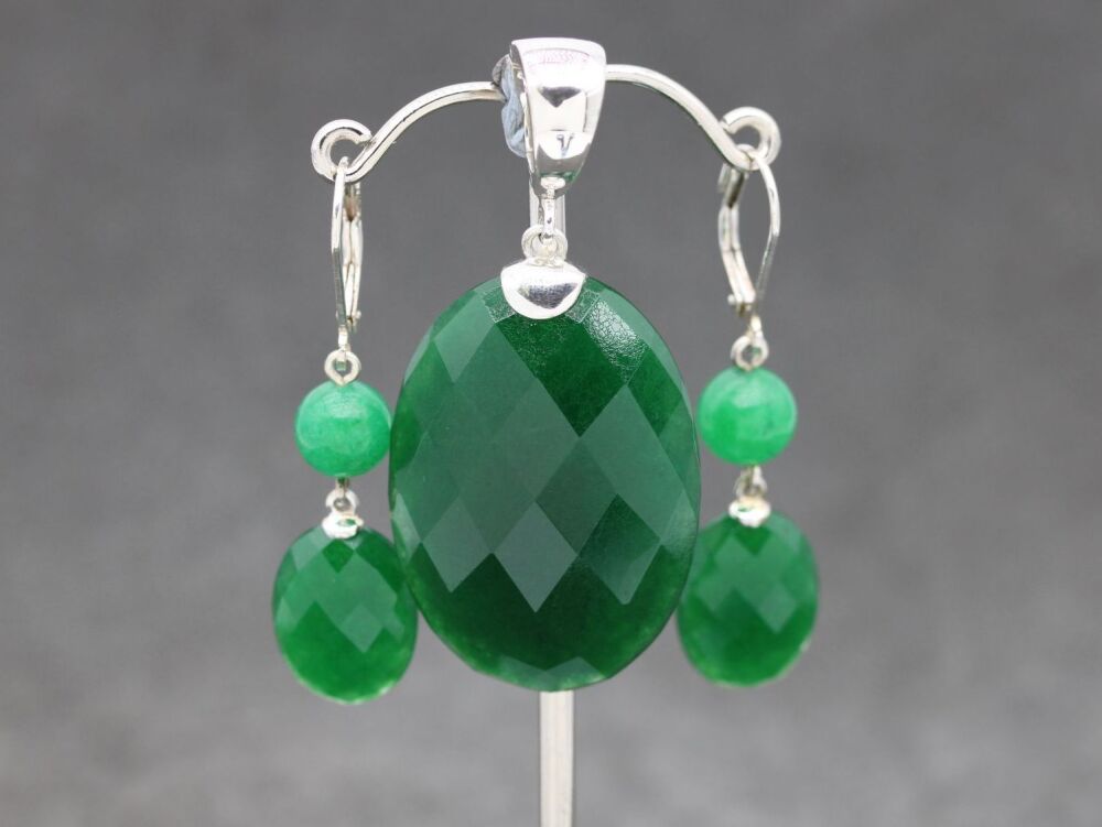 REFURBISHED Sterling silver, aventurine & jadeite pendant and earring set