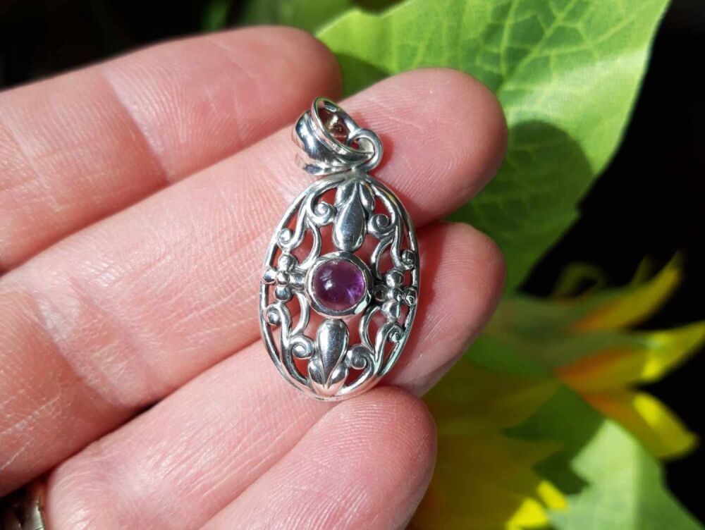 REFURBISHED Decorative sterling silver & amethyst pendant