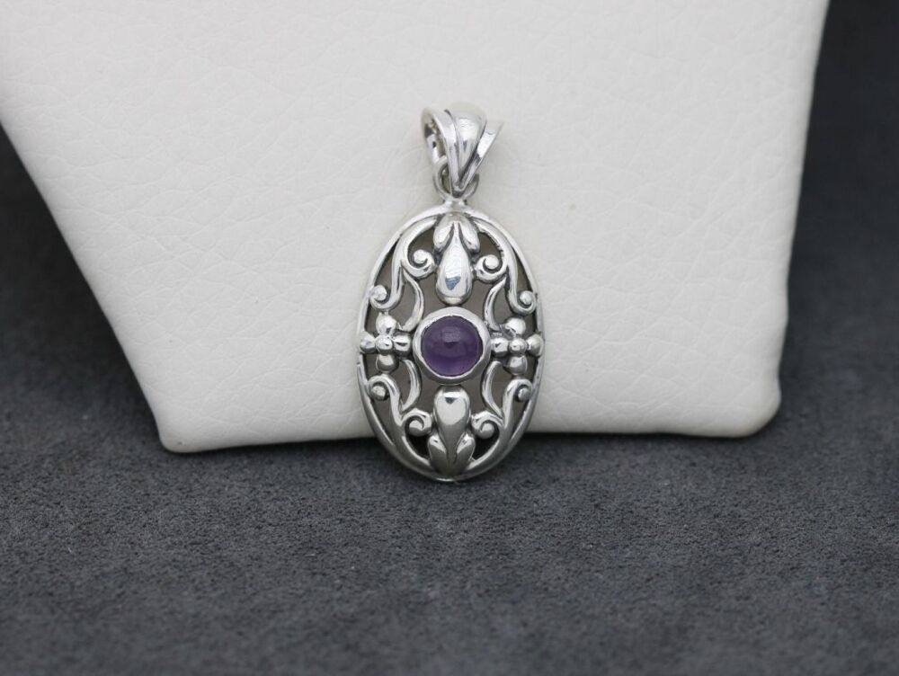 REFURBISHED Decorative sterling silver & amethyst pendant