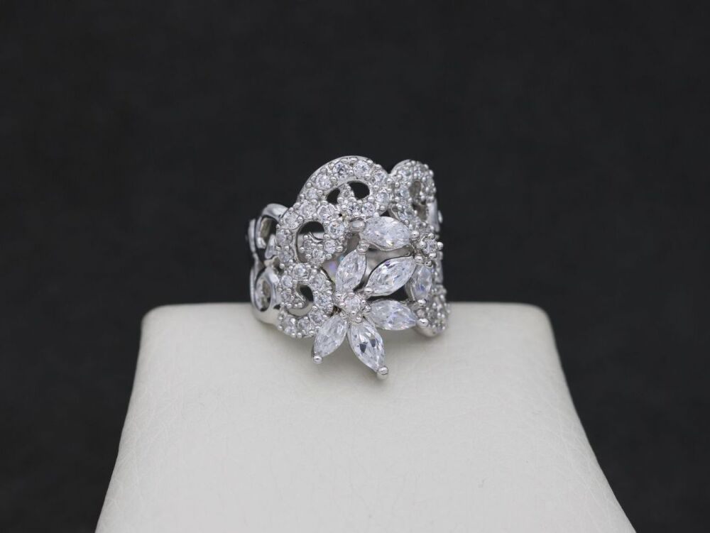 REFURBISHED Wide sterling silver & clear stone cocktail ring (K)