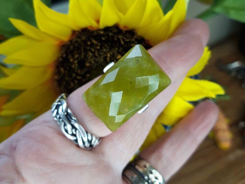 REFURBISHED Sterling silver & faceted prehnite ring (O)