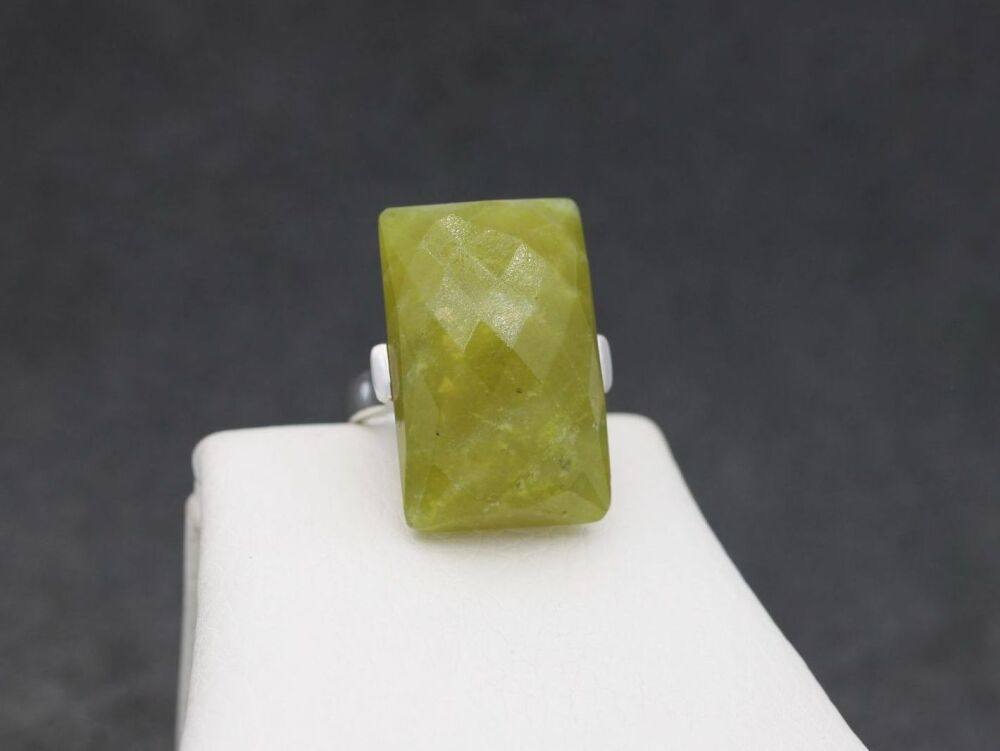 REFURBISHED Sterling silver & faceted prehnite ring (O)