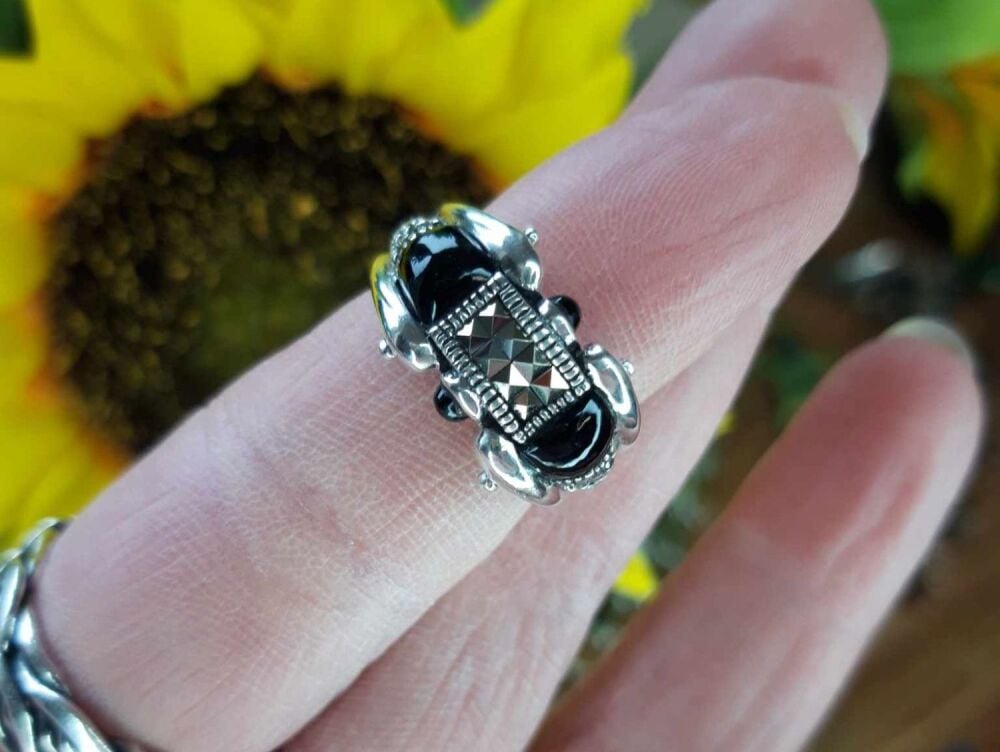 REFURBISHED Sterling silver, black onyx & marcasite ring (L ½)