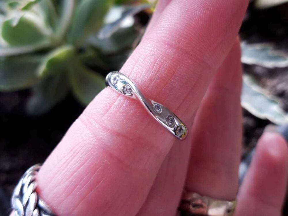 REFURBISHED Smooth twisted sterling silver ring with clear flush set stones