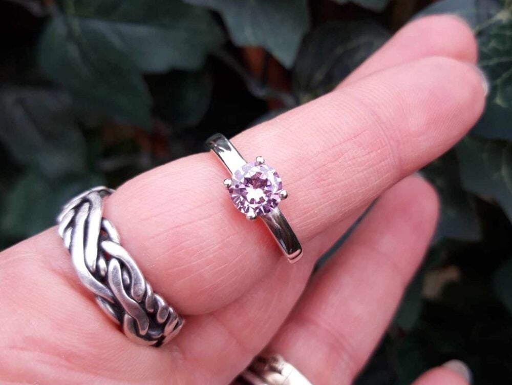 REFURBISHED Thick set sterling silver & pink stone solitaire ring (Q)