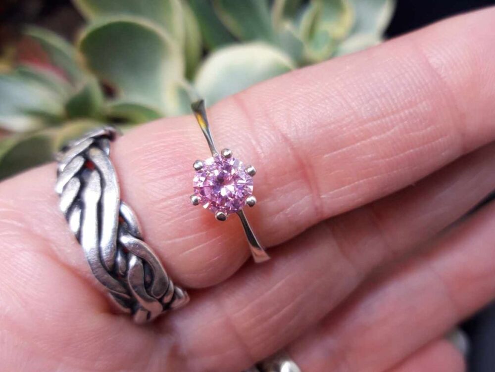 REFURBISHED Sterling silver & pink stone solitaire ring (R)