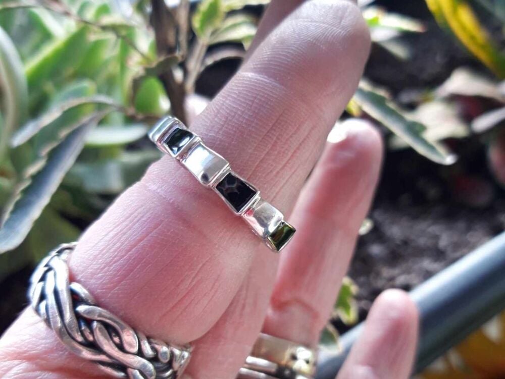 REFURBISHED Unusual sterling silver & black enamel ring (O)