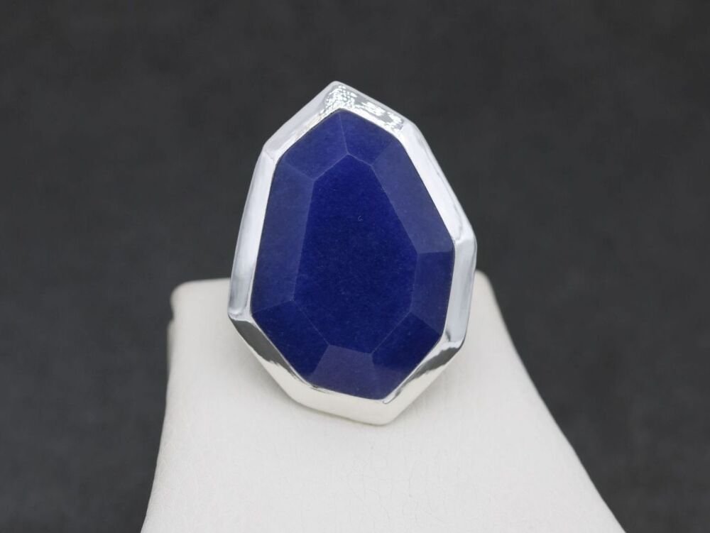 REFURBISHED Showstopping sterling silver ring with blue dyed quartz (N)