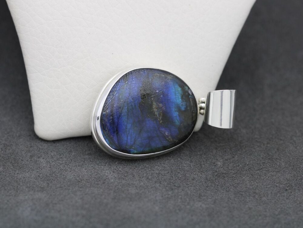 REFURBISHED Bold sterling silver & labradorite pendant