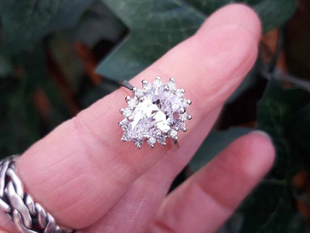 NEW Sterling silver & cubic zirconia stone teardrop ring (N)