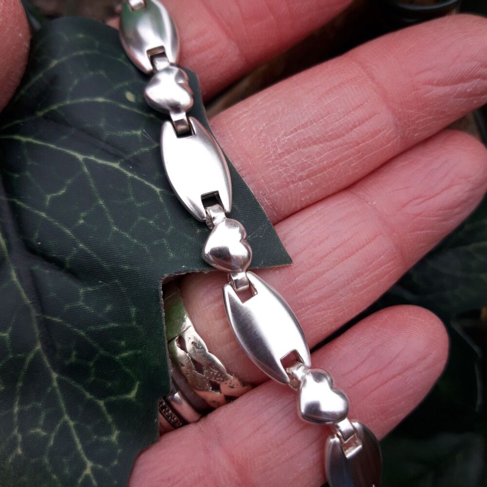 REFURBISHED Sterling silver bracelet with hearts & ovals