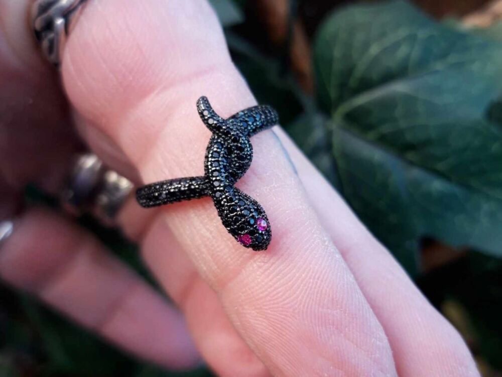 NEW Unusual sterling silver snake ring with black & pink stones (M)