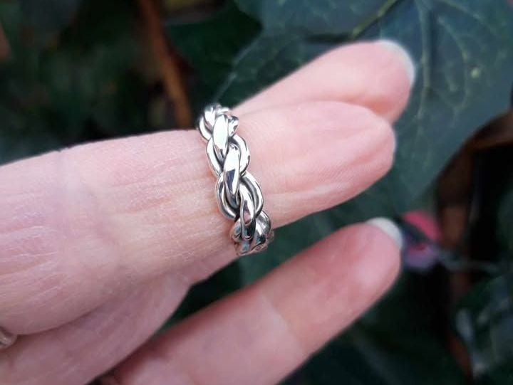 REFURBISHED Sterling silver woven ring (I ½)