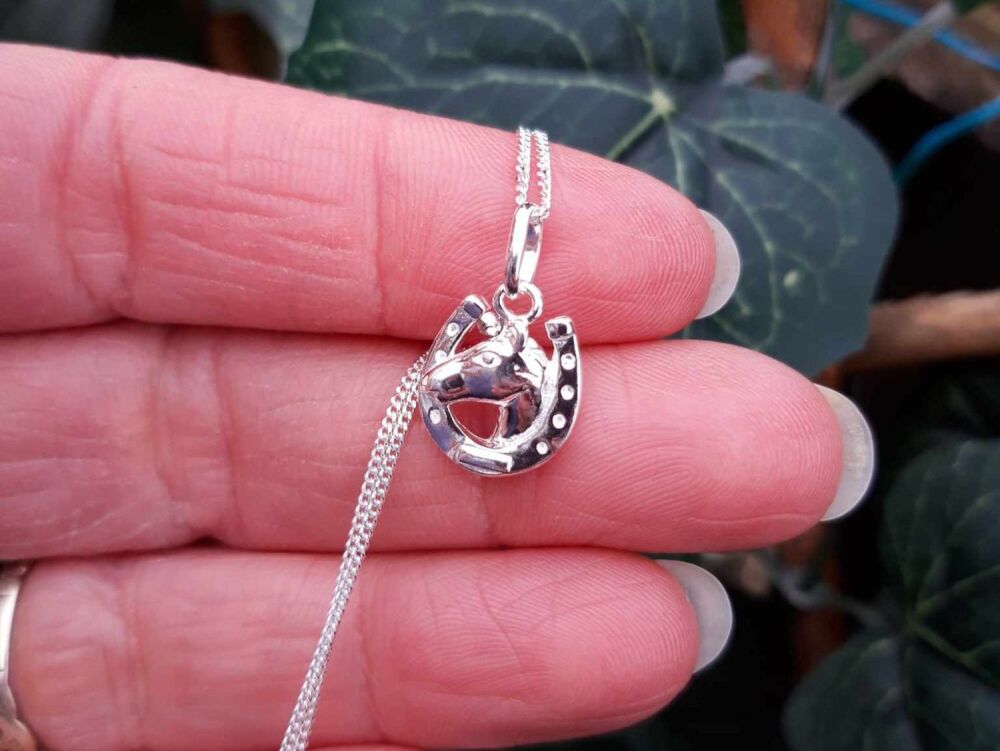 NEW Small sterling silver lucky horse shoe necklace