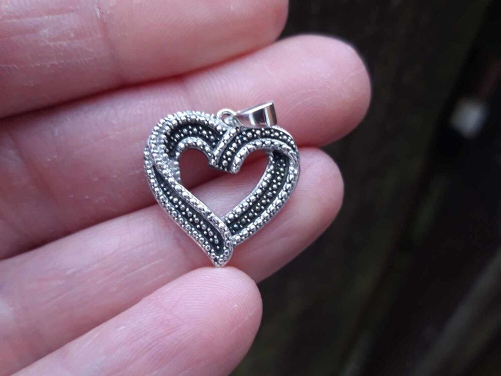 REFURBISHED Sterling silver illusion stone heart pendant