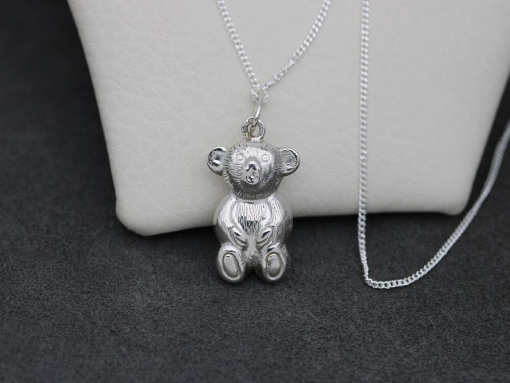 REFURBISHED Sterling silver puffy teddy bear necklace