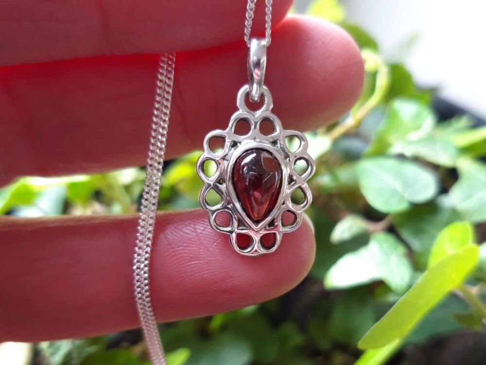 REFURBISHED Small decorative sterling silver & garnet necklace