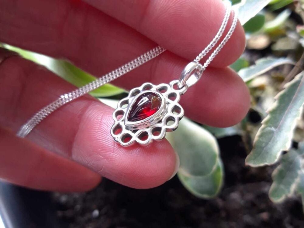 REFURBISHED Small decorative sterling silver & garnet necklace