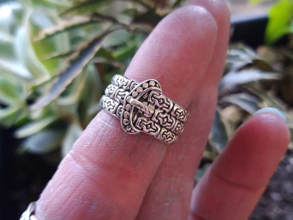 REFURBISHED Wide Bali style sterling silver buckle ring (M)