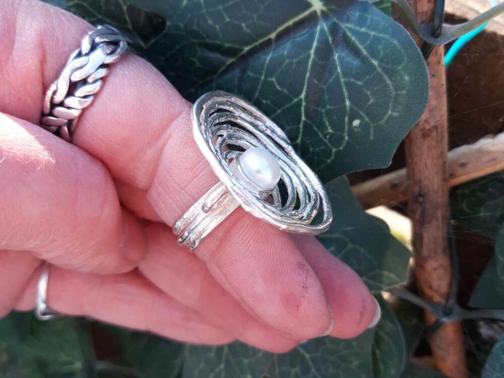 REFURBISHED Statement sterling silver & freshwater pearl ring (M)