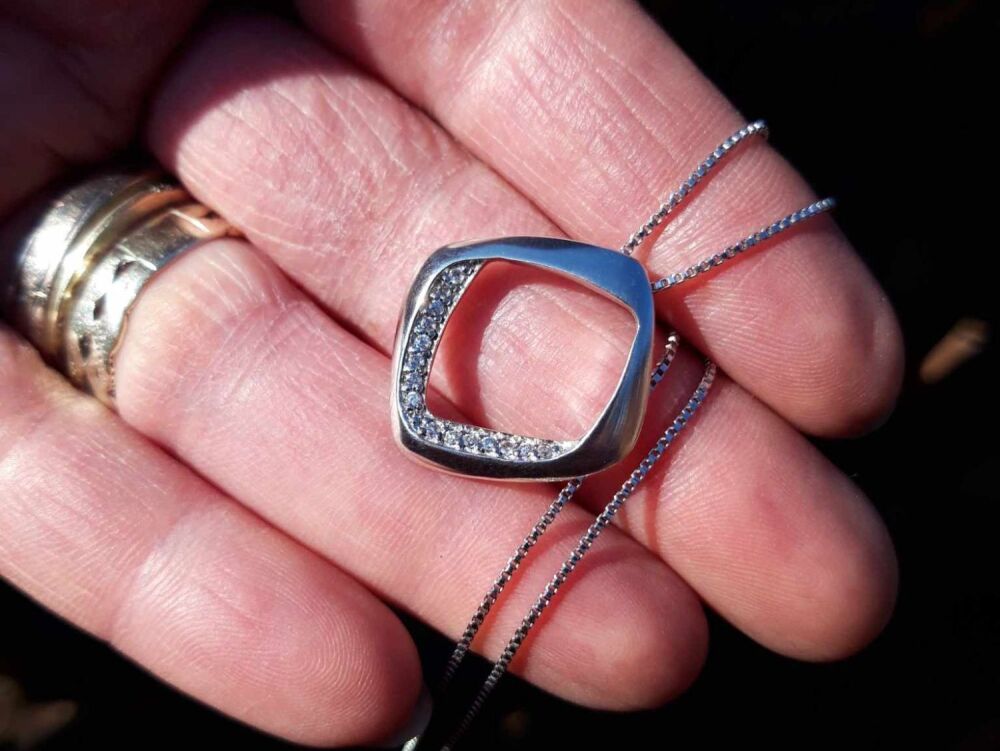 REFURBISHED Sterling silver & clear stone necklace