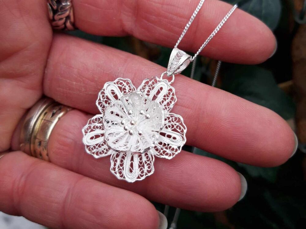 REFURBISHED Sterling silver filigree flower necklace
