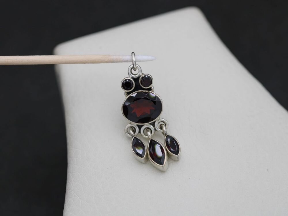 REFURBISHED Sterling silver & garnet pendant with three marquise drops