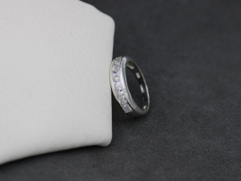 REFURBISHED Sterling silver & clear square CZ ring (L ½)