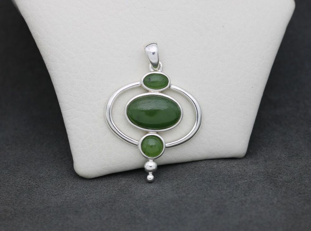 REFURBISHED Sterling silver & nephrite jade pendant