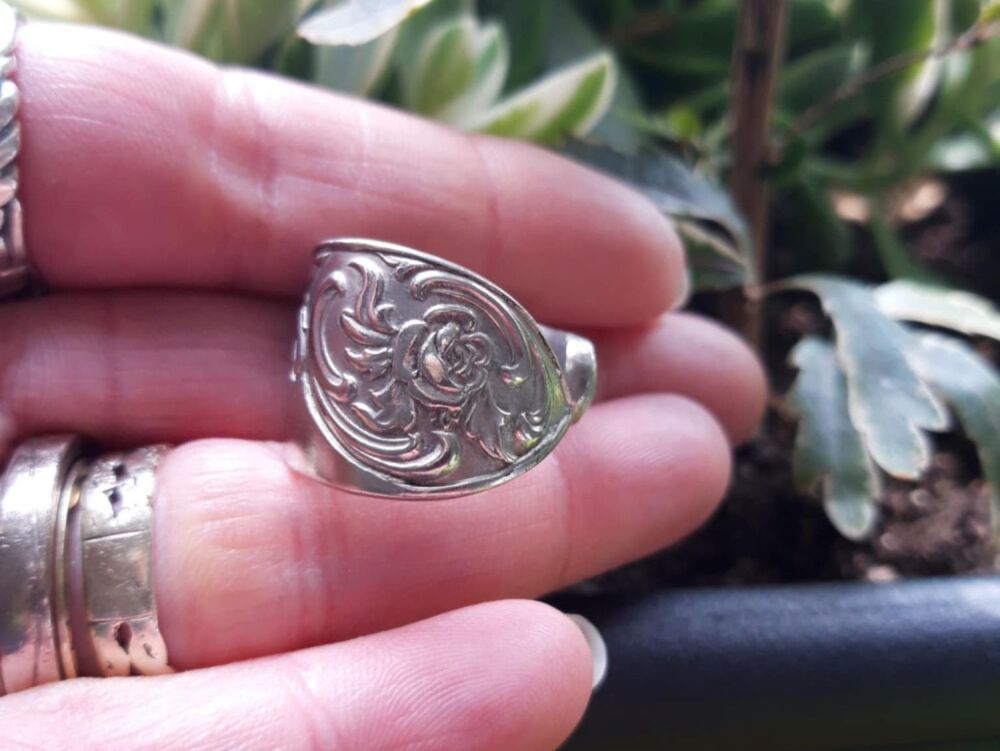REPURPOSED Spoon ring (Q 1/2)
