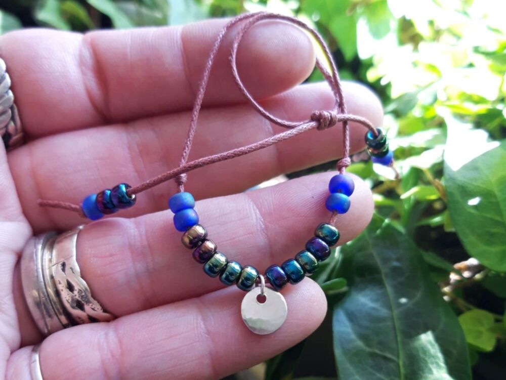 HANDMADE Festival bracelet - Silver charm with metallic & blue glass beads