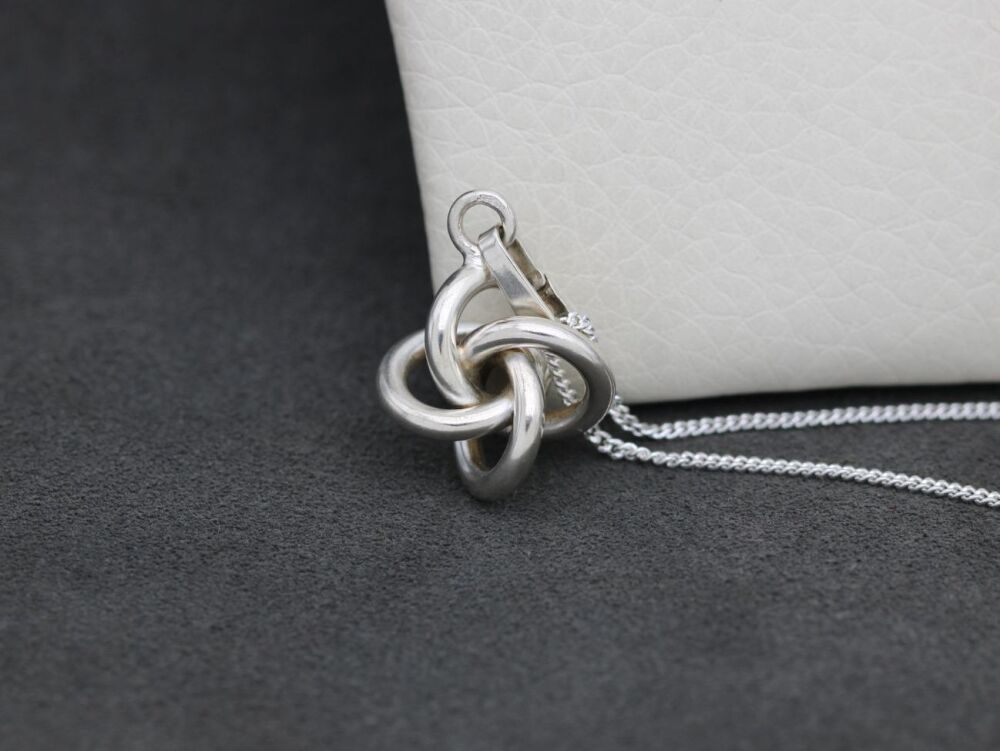 REFURBISHED 835 Silver knot necklace