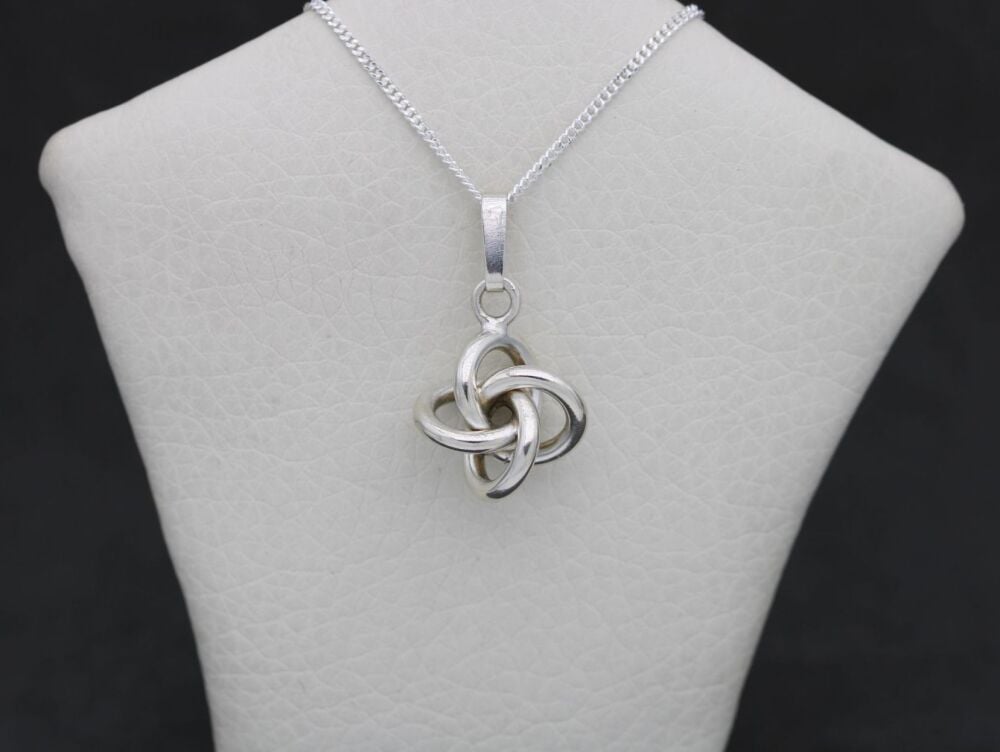 REFURBISHED 835 Silver knot necklace