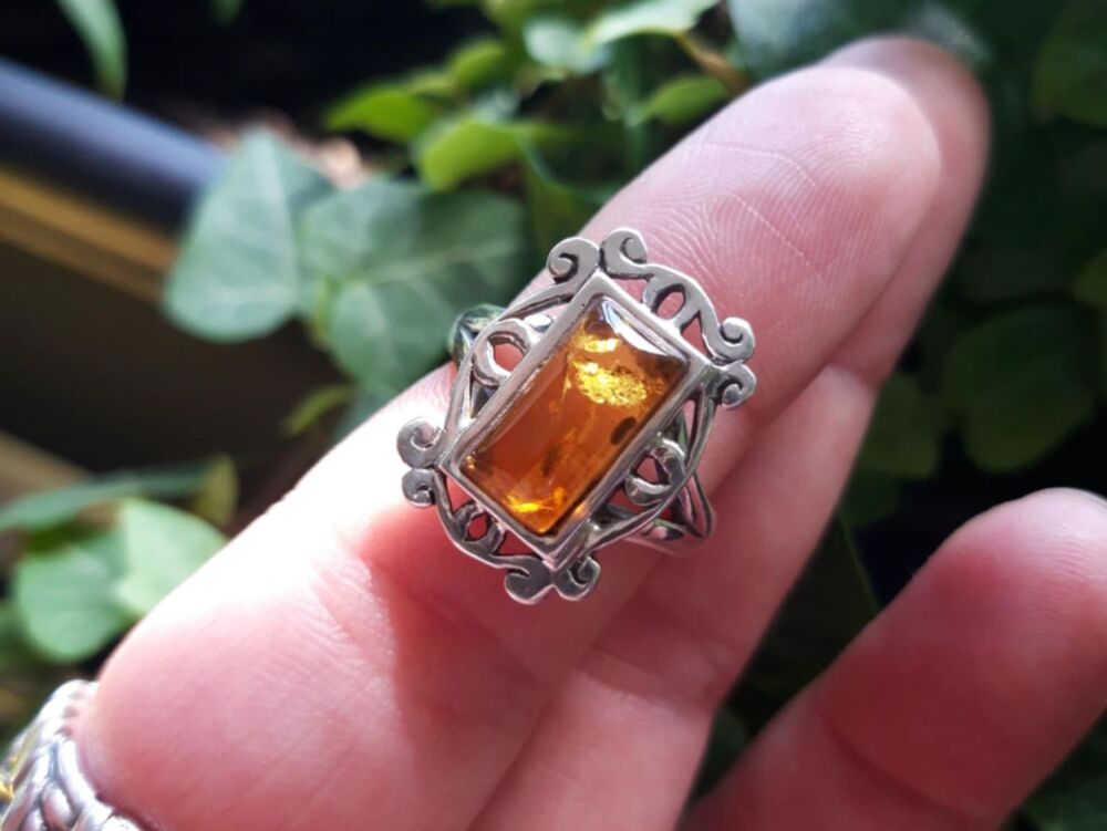 REFURBISHED Sterling silver & amber ring with a decorative frame (N)