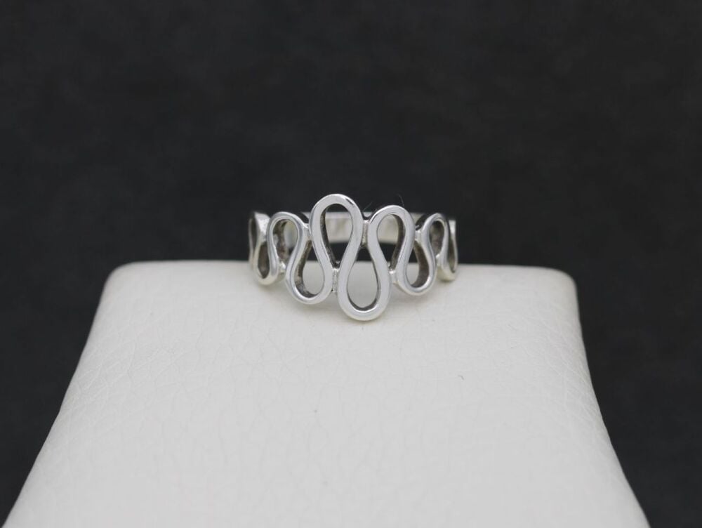 REFURBISHED Sterling silver ripples ring (K)