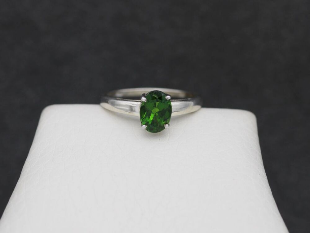 REFURBISHED Sterling silver & chrome diopside solitaire ring (N)