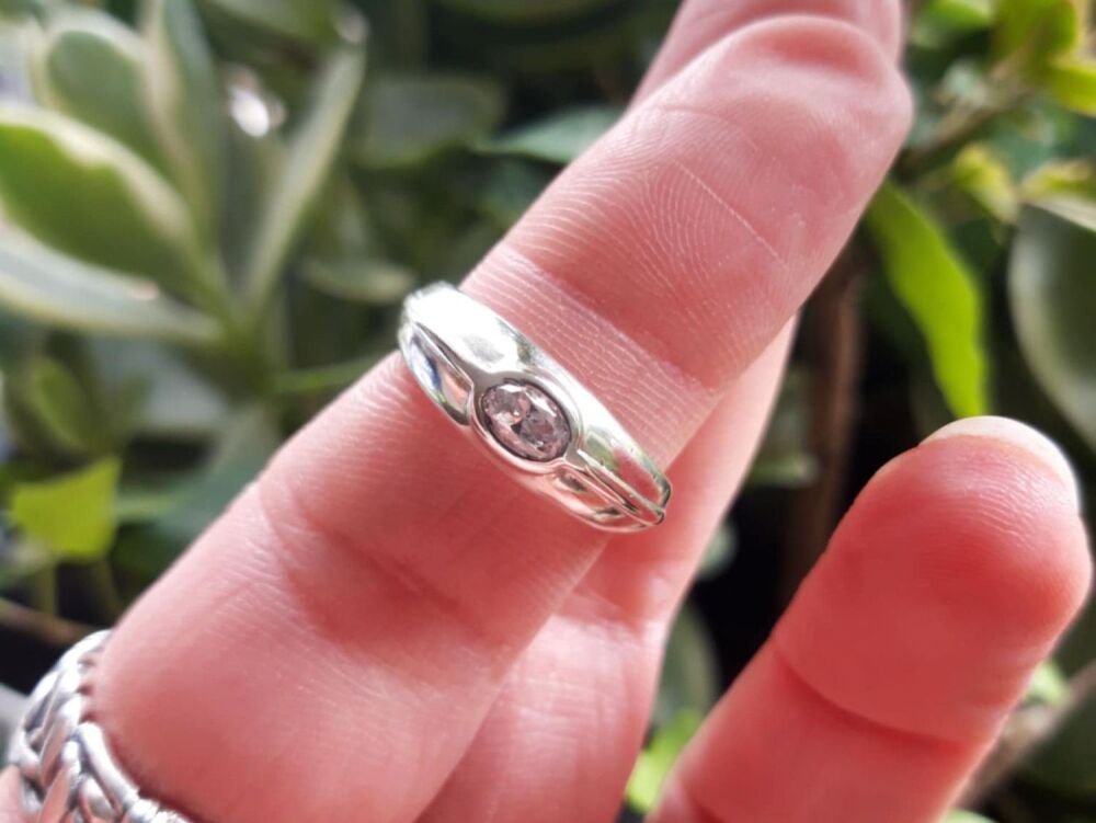 REFURBISHED Sterling silver solitaire ring (M)