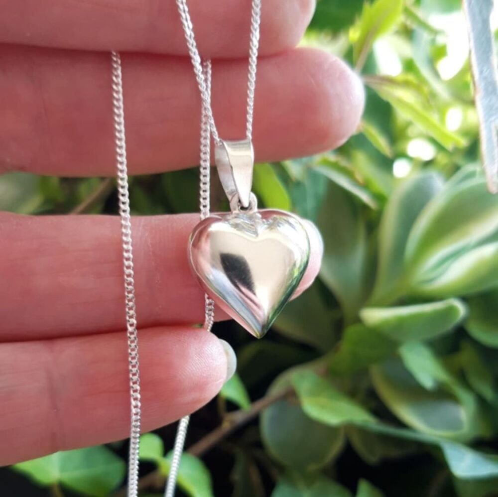 REFURBISHED Sterling silver puffy heart necklace