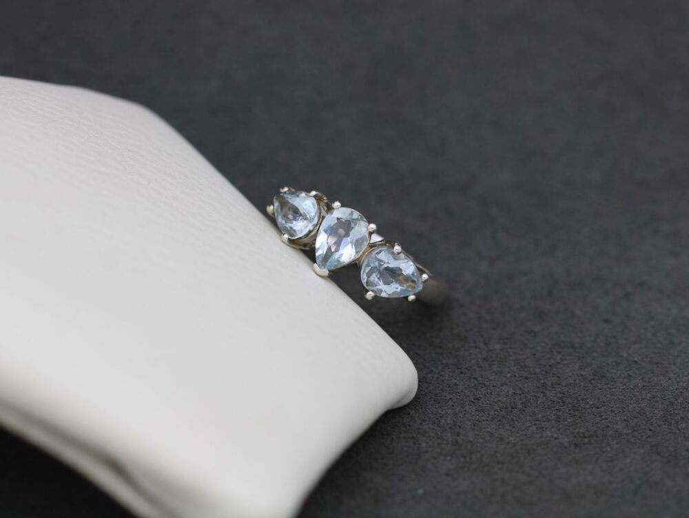 REFURBISHED Sterling silver & pale blue stone trilogy ring (J ½)