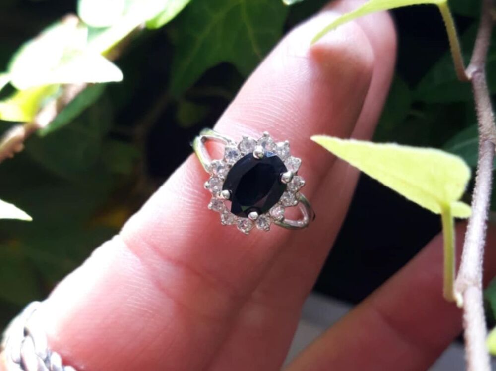 REFURBISHED Sterling silver cluster ring with deep blue & clear stones (N)