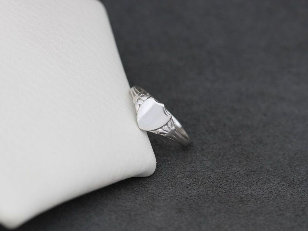 REFURBISHED Vintage silver shield signet ring (J ½)